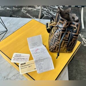 ❗️SOLD❗️Fendi Mon Tresor bucket bag
